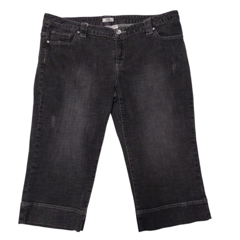 Metro Capri Jeans Woman 20W Gray Denim Distressed Mid Rise Detail Hem